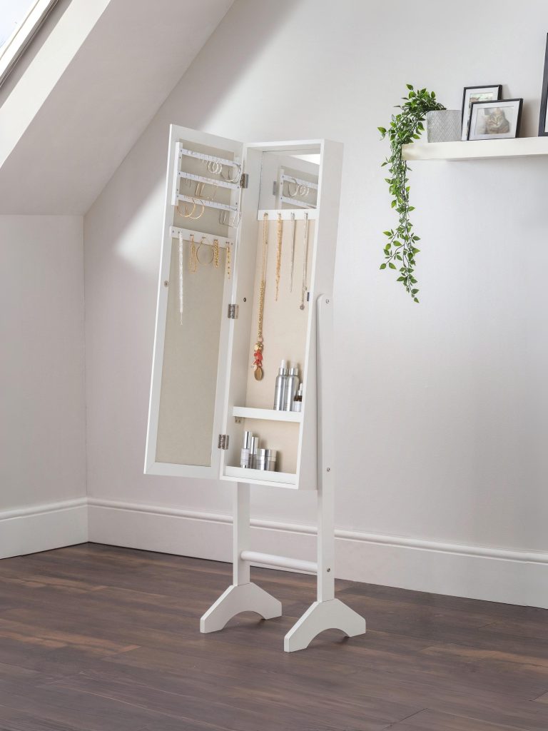 How to Choose a Bathroom Mirror: Size, Lighting and Anti-Fog