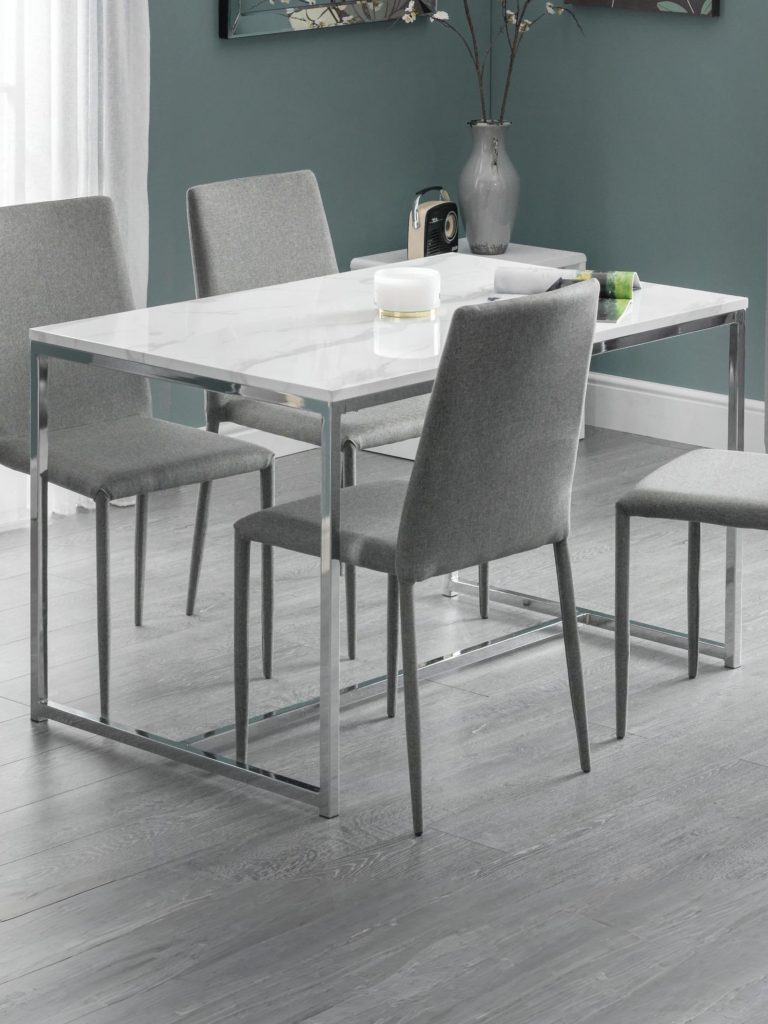 Pedestal vs Four-Leg Dining Tables