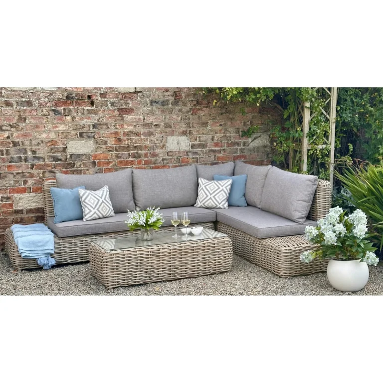 How to Style and Arrange a Corner Sofa